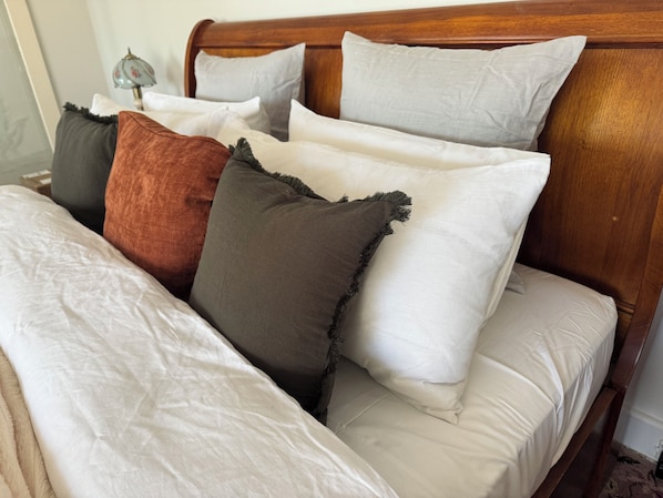 3 habitaciones, tabla de planchar con plancha, wifi y ropa de cama