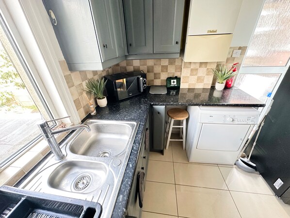 Fridge, microwave, oven, stovetop