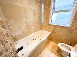 淋浴设施、免费洗浴用品、毛巾