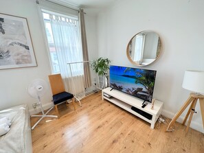 3 bedrooms, desk, free WiFi, bed sheets - 11 Guests - 6min Drive to the Wembley Stadium (Wembley)