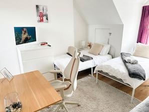 3 habitaciones, escritorio, wifi gratis y ropa de cama 