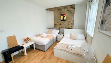 3 bedrooms, desk, free WiFi, bed sheets