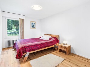 2 bedrooms, travel cot, free WiFi - Cosy apartment for 4 people with WIFI, TV and balcony (Crans)
