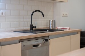 Microwave, dishwasher, coffee/tea maker, cookware/dishes/utensils