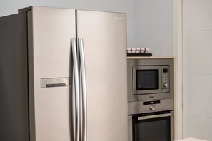 Microwave, dishwasher, coffee/tea maker, cookware/dishes/utensils