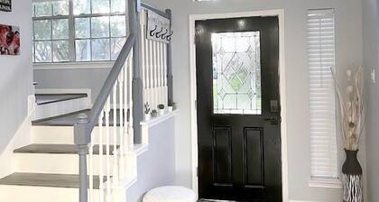 Modern 4BR Retreat Extended Stay Ideal. SW Houston