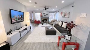 Unclassified image, 4 of 47, button - Modern 4BR Retreat Extended Stay Ideal. SW Houston (Sugar Land)