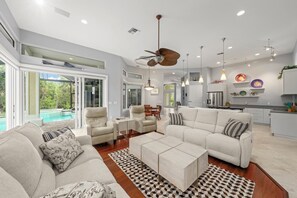 スマートテレビ、書斎 / ワークスペース