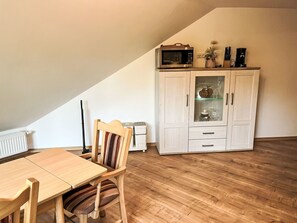 Dining - Nice apartment for 2 guests with WIFI, TV and terrace (Aurich)