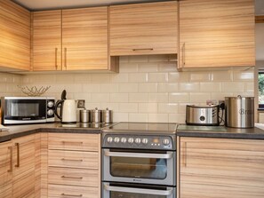 微波炉、烤箱、洗碗机、高脚椅