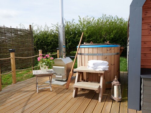 Beautiful  villa for 4 guests with hot tub, terrace and pets allowed