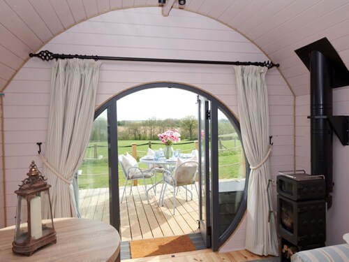 Beautiful  villa for 4 people with hot tub, terrace and pets allowed