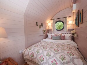 1 bedroom, bed sheets