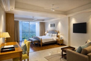 Luksusstudio | Tallelokero huoneessa, työpöytä, silitysrauta/-lauta, ilmainen Wi-Fi