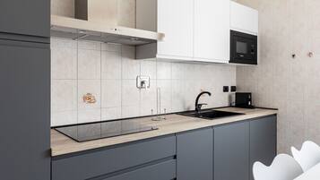 Een koelkast, een oven, een vaatwasser, een koffiezetapparaat/waterkoker