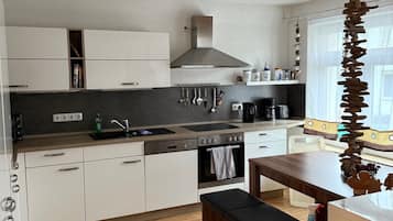 Apartment | Eigene Küche | Kochgeschirr/Geschirr/Besteck