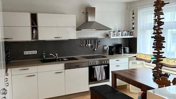 Apartment | Eigene Küche | Kochgeschirr/Geschirr/Besteck