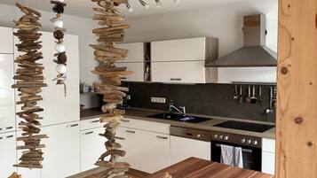 Apartment | Eigene Küche | Kochgeschirr/Geschirr/Besteck