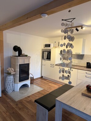 Apartment | Private kitchen | Cookware/dishes/utensils