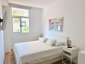 1 bedroom, bed sheets