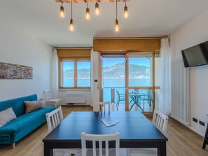 Interior - Nice apartment for 4 people with A/C, TV and patio (Torri Del Benaco)