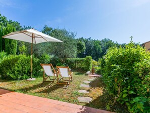 Terrace/patio - Nice apartment for 4 guests with A/C, pool, WIFI, TV and patio (Montescudaio)