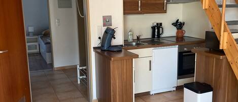 Kühlschrank, Mikrowelle, Ofen, Herdplatte