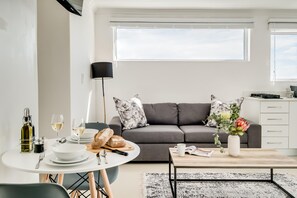 Apartment | 1 bedroom, Internet - Private Secure Studio in Camps Bay The Cove (Cape Town)