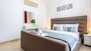 Apartamento, 2 quartos, vista para a cidade | Ferros/tábuas de passar roupa, Wi-Fi de cortesia
