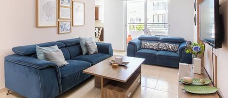 Apartment, 2 Bedrooms, City View | Living room | 42-inch Smart TV with digital channels, streaming services