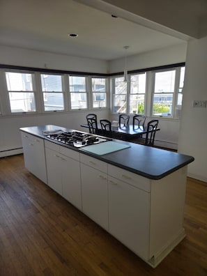 Fridge, dishwasher, coffee/tea maker, electric kettle