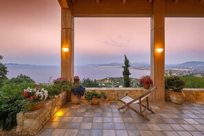 Βίλα | 5 υπνοδωμάτια, γραφείο, ίντερνετ 