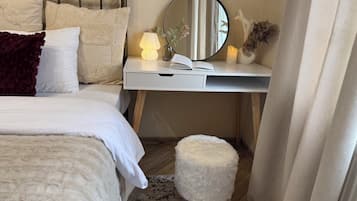 Standaard tweepersoonskamer | Hypoallergeen beddengoed, een bureau, een laptopwerkplek, gratis wifi