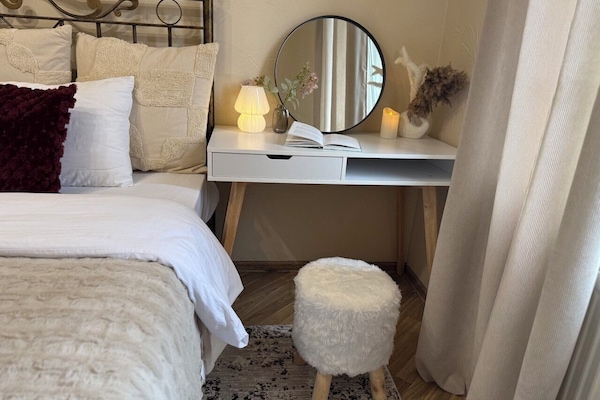 Ropa de cama hipoalergénica y escritorio