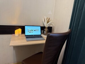 Basic Double Room | Hypo-allergenic bedding, desk, laptop workspace, free WiFi - Hotel HOME (Chișinău)