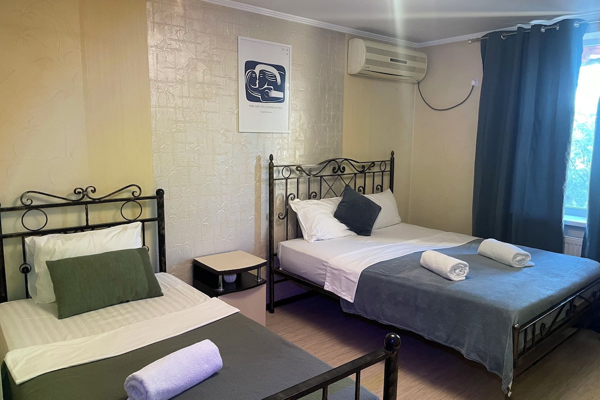 Habitación familiar | Espacio para trabajar con laptop y wifi gratis