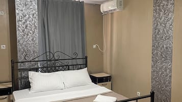 Standard Double Room | Laptop workspace, free WiFi