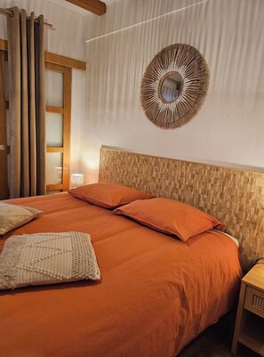 2 habitaciones, tabla de planchar con plancha y ropa de cama