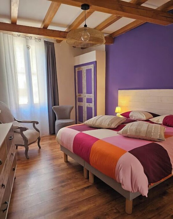 2 bedrooms, iron/ironing board, bed sheets