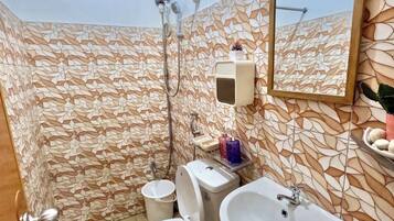House, 3 Bedrooms, Accessible, Smoking | Bathroom