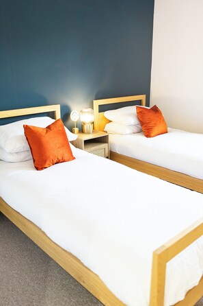 4 chambres, fer et planche à repasser, Wi-Fi, draps fournis