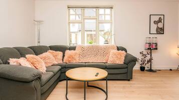 ํ์ฐ์ค | ๋ด๋ถ