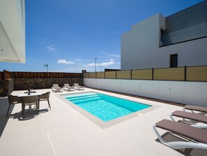 حمّام سباحة خارجي