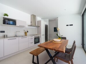 Microwave, dishwasher, cookware/dishes/utensils