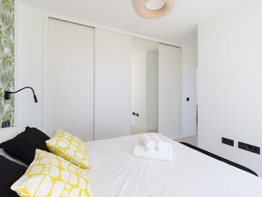 2 bedrooms, bed sheets