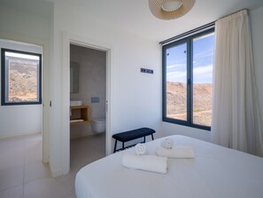 2 bedrooms, bed sheets
