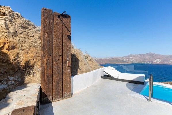 4 bedrooms