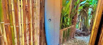 Charming 1-Bedroom Cottage with Private Beach Access, Ocean 9, Queen Bed AC Wifi