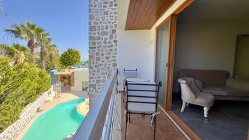 Suite Familiale, balcon | Literie de qualité supérieure, minibar, coffres-forts dans les chambres