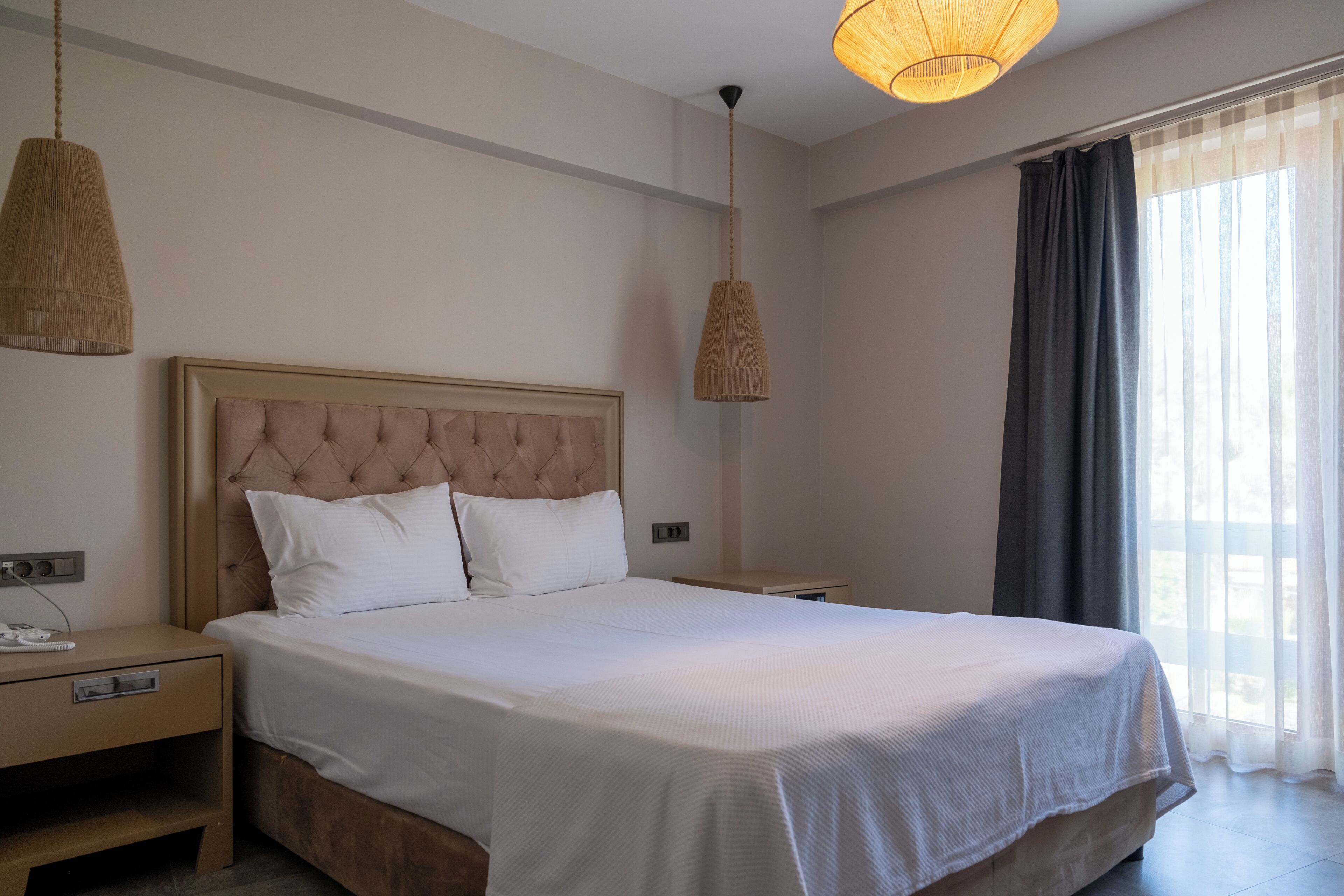 Ropa de cama de alta calidad y minibar 